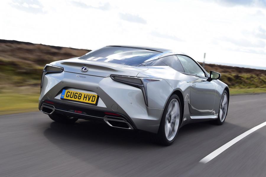  Lexus LC500h 2017 года  (UK) (фото 13 из 41)